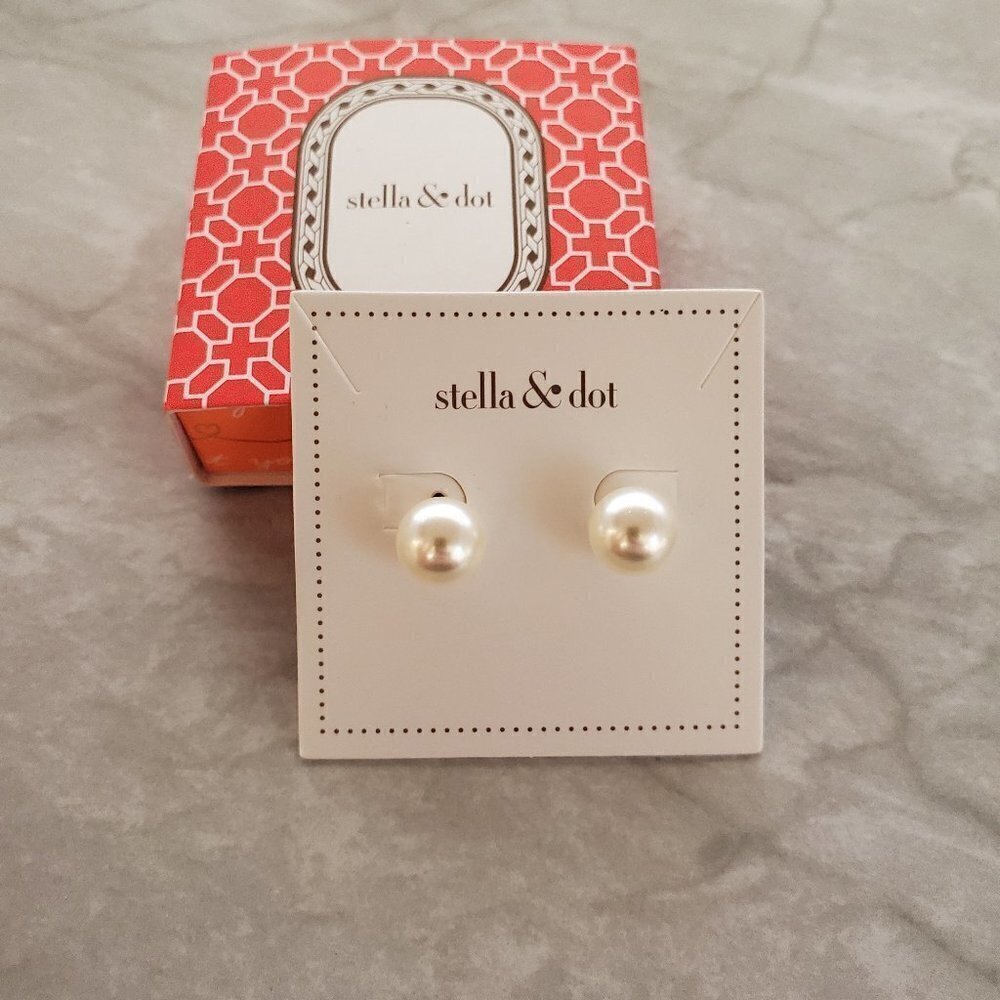 💕 NEW Stella & Dot Deja Vu Pearl Pyramid 2 in 1 Post Earrings 💕 - Picture 1 of 5